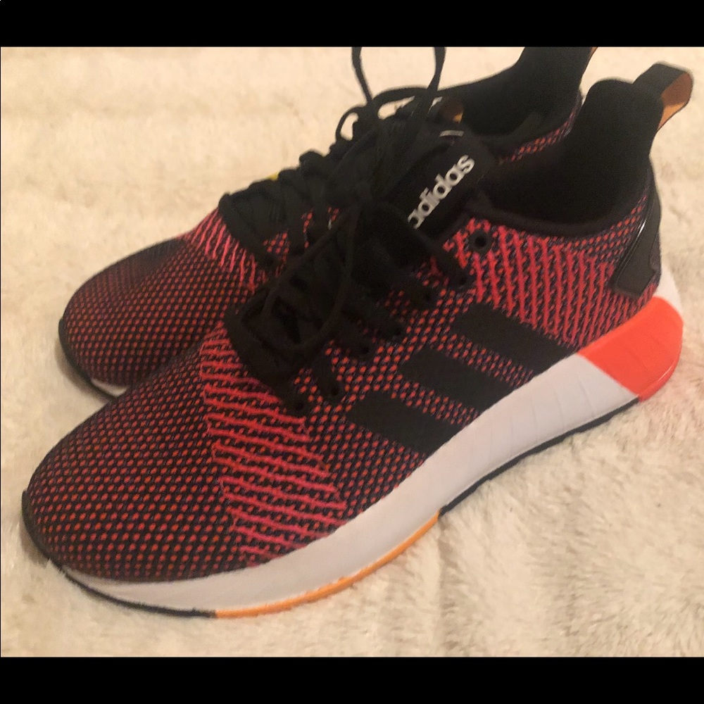 MEN’S 7.5 (WMN’S 9.5) ADIDAS QUESTAR BYD SNEAKER!!